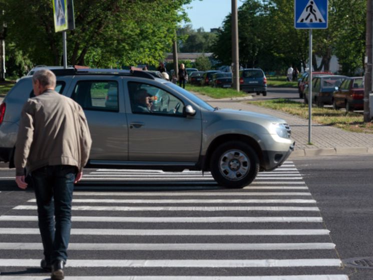 Что грозит водителю, не пропустившему пешехода на зебре