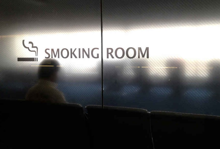 Курилки в аэропортах